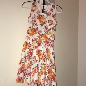 Lulus open back flower dress